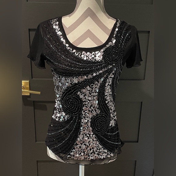 Cartise Tops - NWOT Cartise Black and Silver Sequin Women's Top